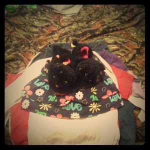 Shoes pants a skrit and shirts